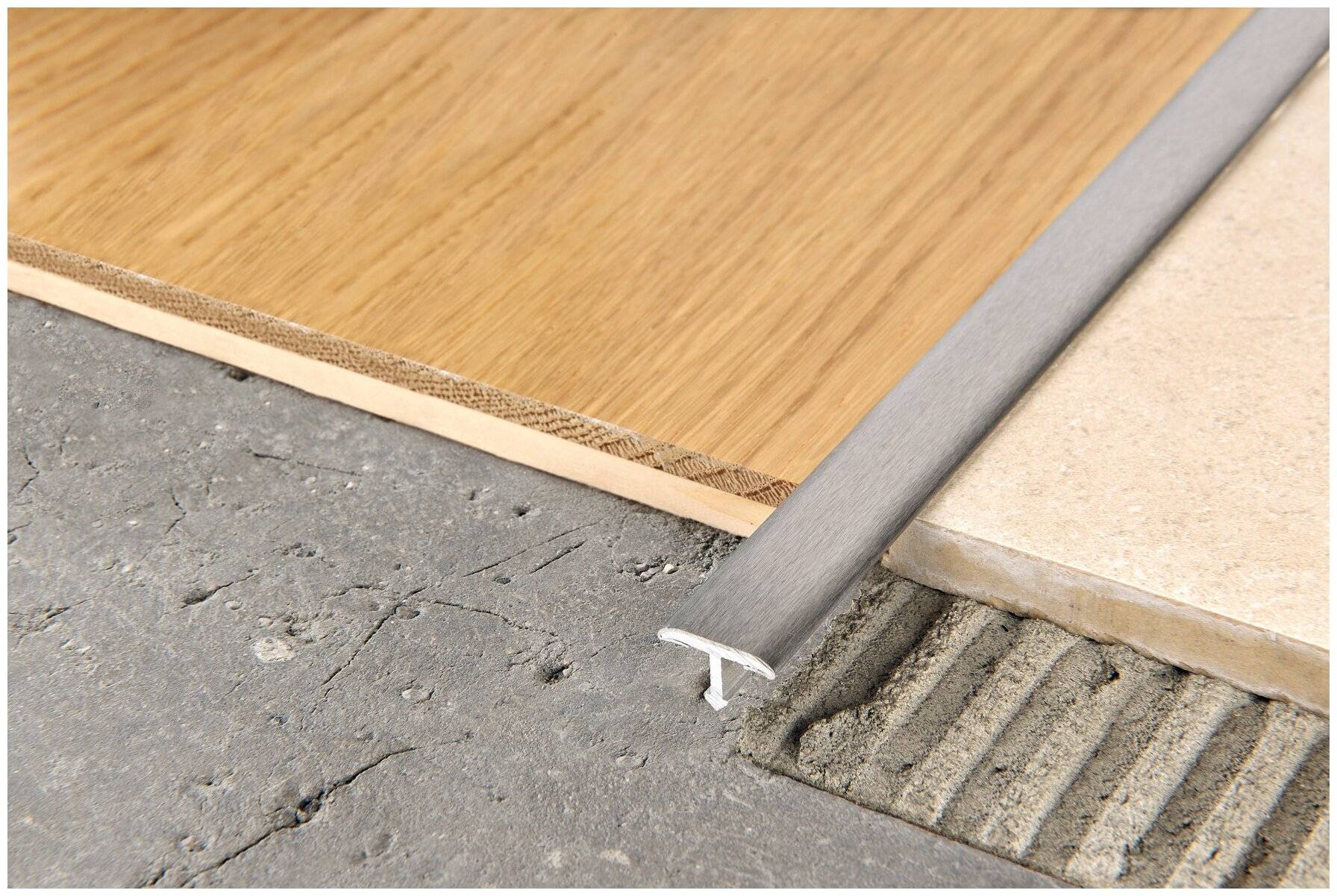 Как сделать правильной стык между плиткой и ламинатом?