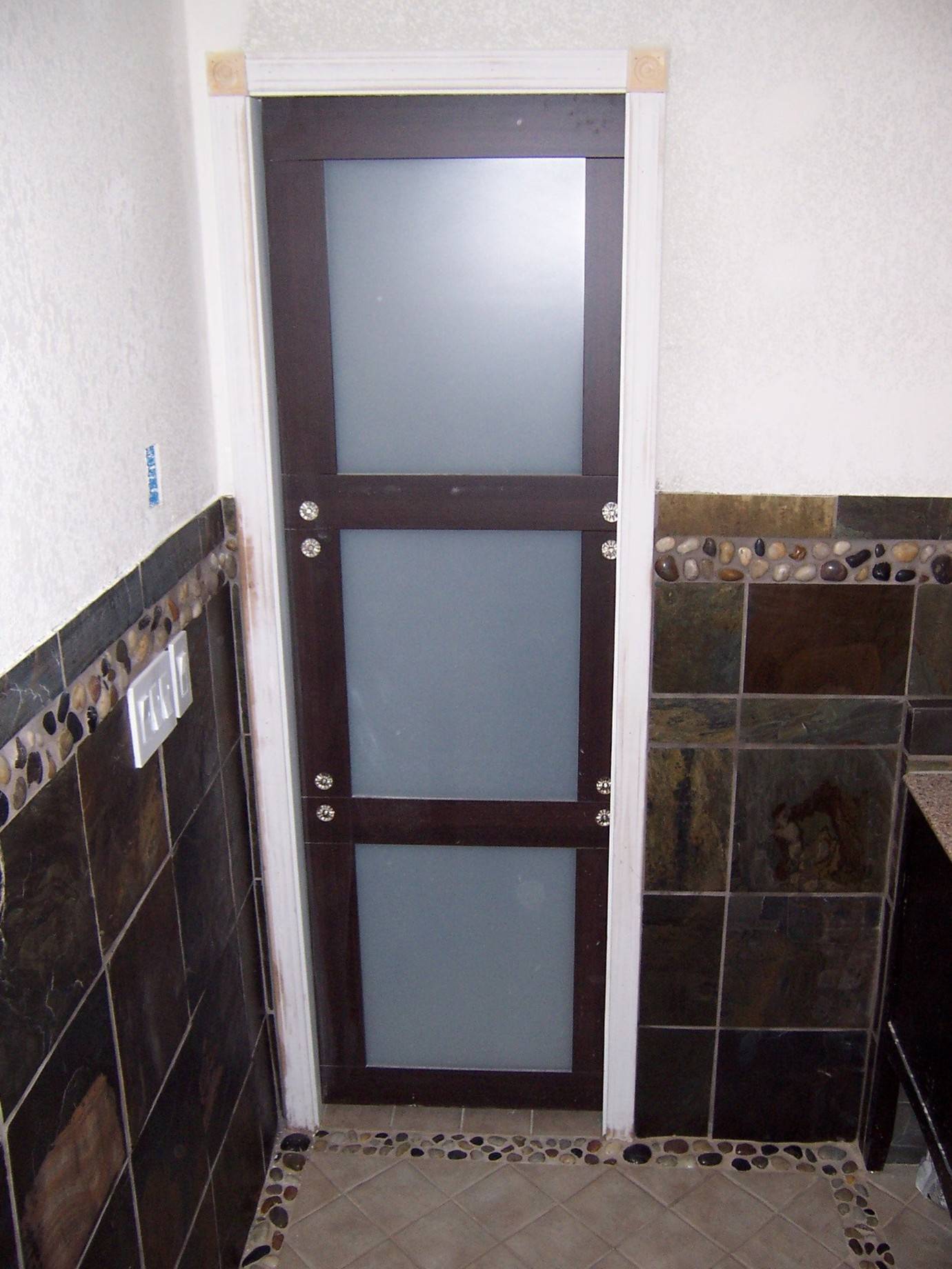 Двери для ванной комнаты из пвх, пластиковые, метеллопластиковые