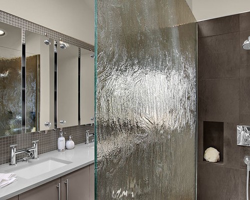 Стеклянные матовые, зеркальные двери в ванную комнату