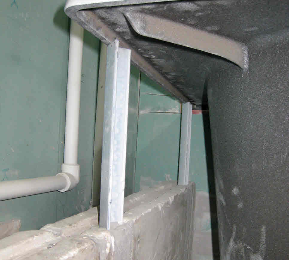 Установка стальной ванны: сборка и монтаж ножек, крепление к стене