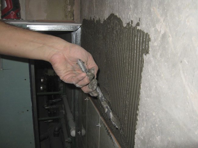 Выравнивание стен в ванной под плитку: как и чем делать?