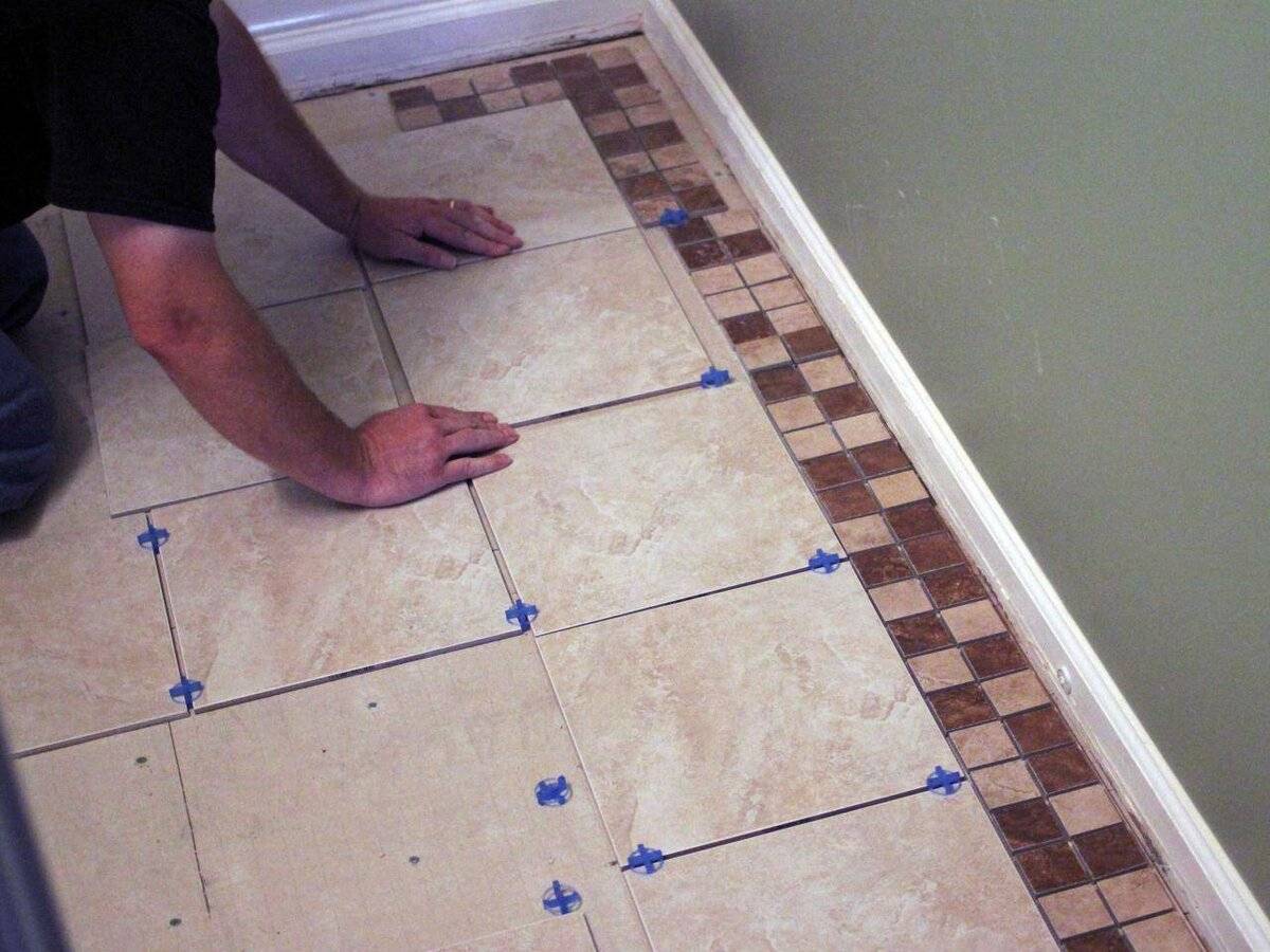 Подробная инструкция раскладки плитки в ванной (+ полное описание способов укладки)