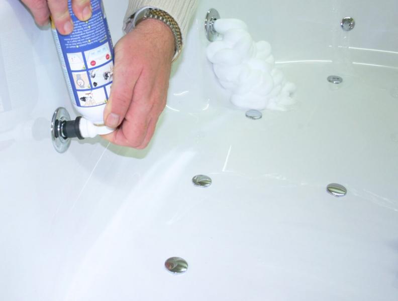 Уход за гидромассажной ванной: рекомендации по выбору средств для чистки