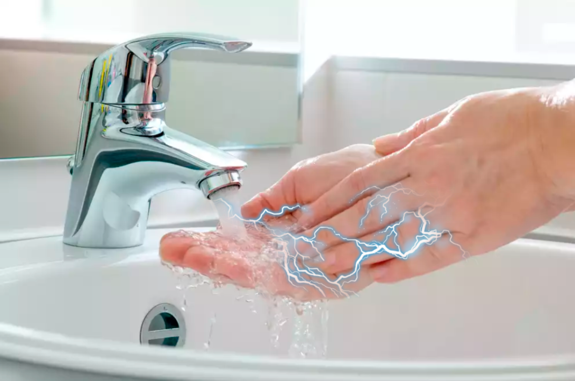 Почему в ванной бьет током или как сделать санузел безопасным