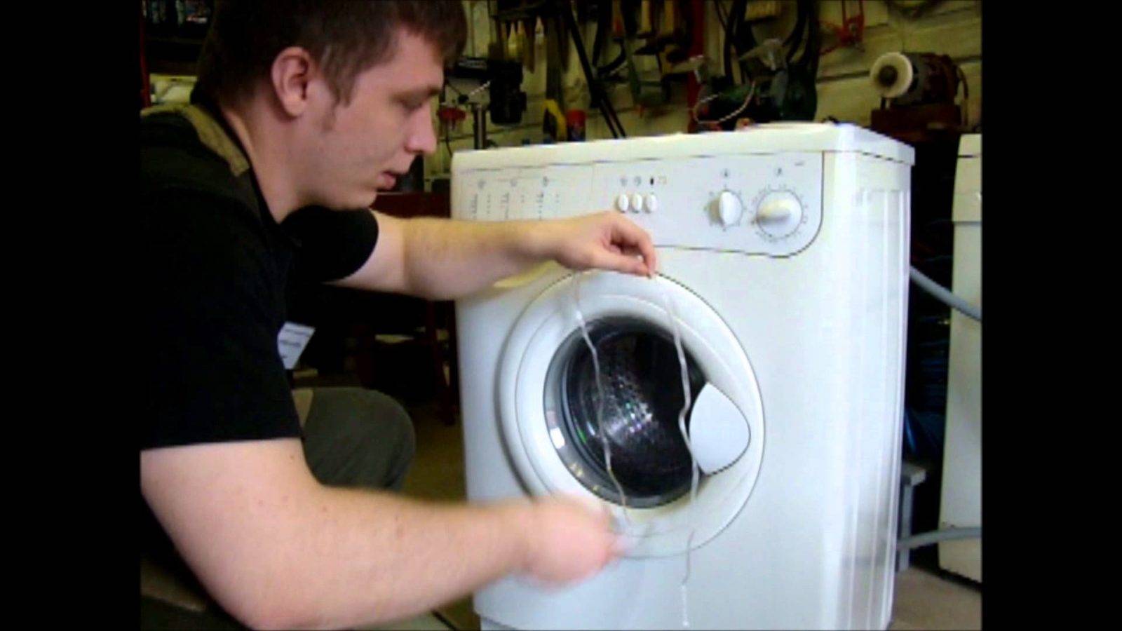 Как открыть стиральную машинку индезит, если она заблокирована