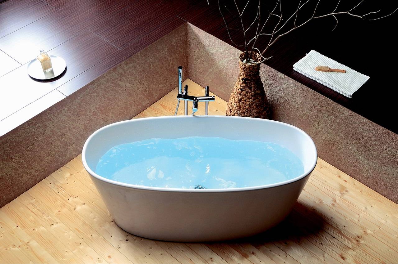 Выбор производителя ванны из литьевого мрамора: достоинства и недостатки