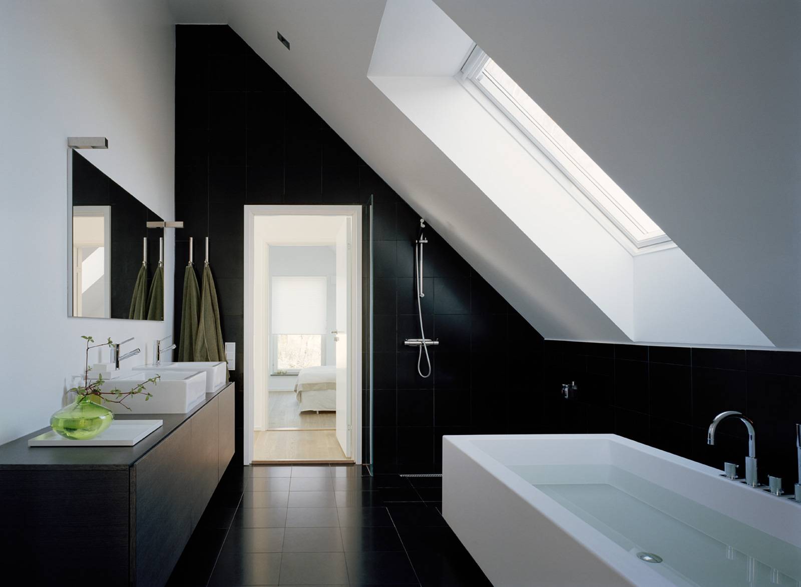 Ванная комната на мансардном этаже. секреты оформления ванны на мансарде: что необходимо учесть | всё об интерьере для дома и квартиры