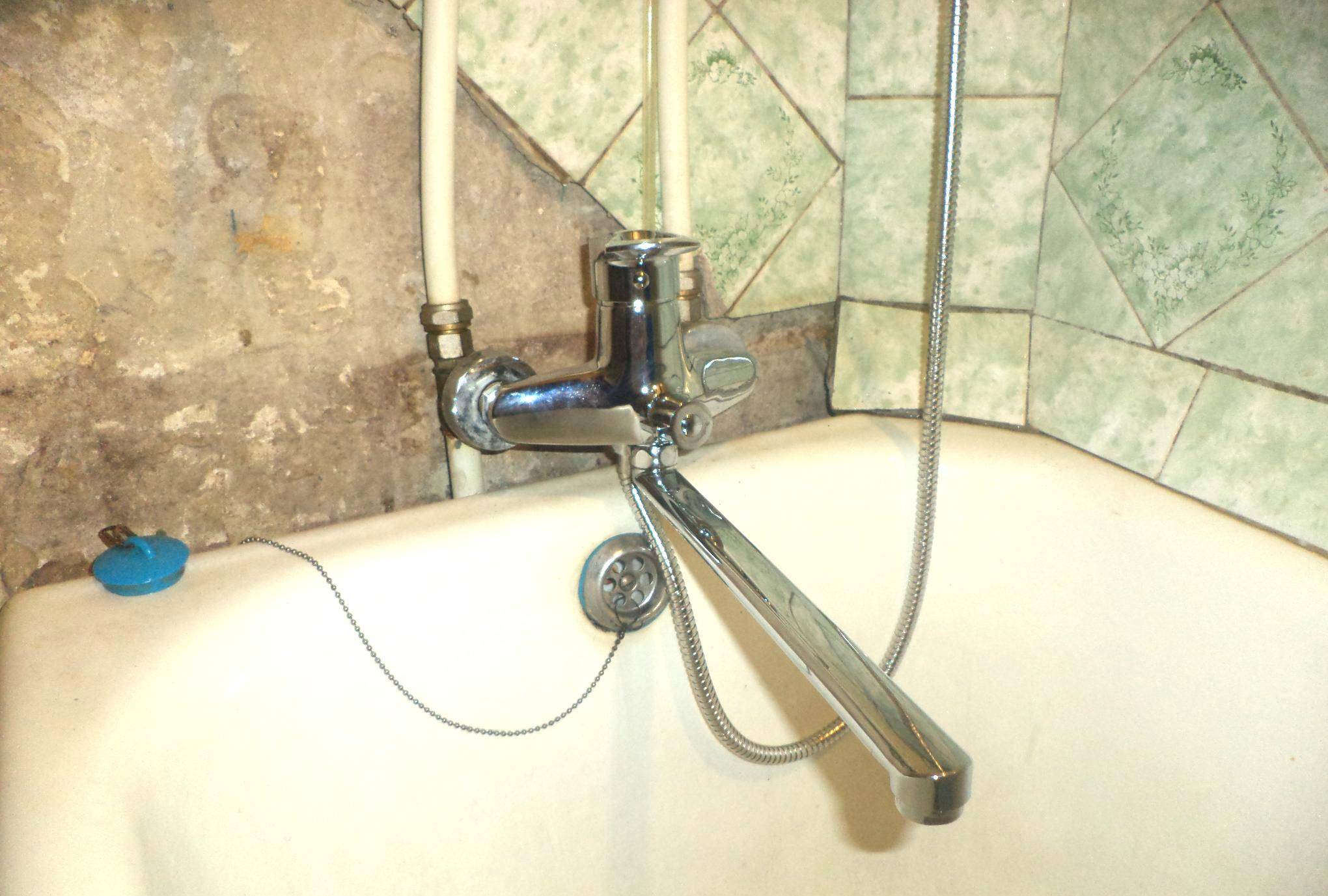 Установка смесителя в ванной - как сделать правильно