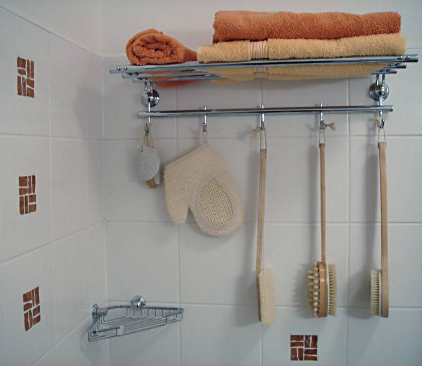 Выбираем готовые полки для полотенец в ванную или делаем своими руками