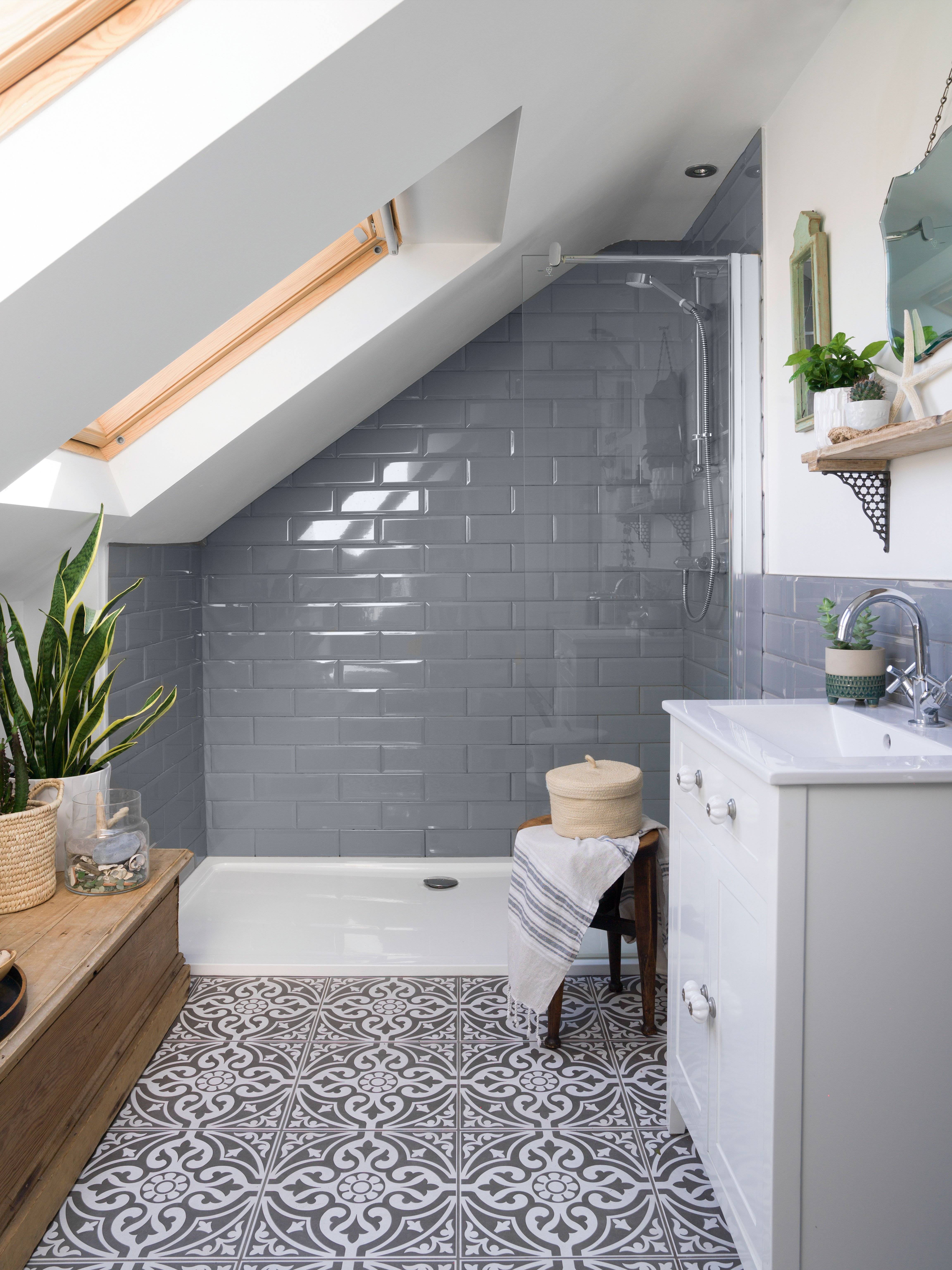 Ванная комната на мансарде: выбор стиля и цвета, особенности отделки