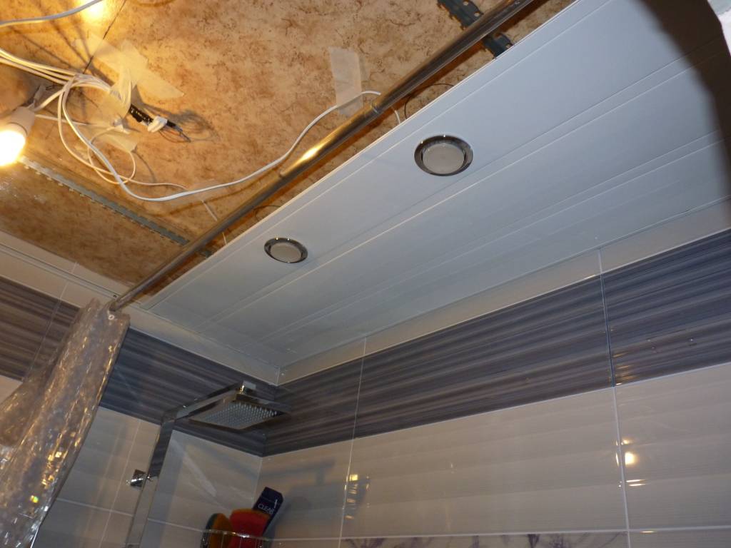 Как сделать реечный потолок в ванной комнате? фото, видео.