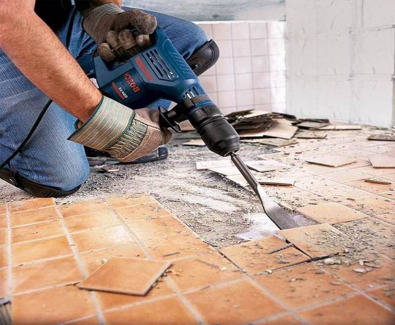 Демонтаж кафельной плитки: как снять старую плитку с пола и потолка своими руками, как демонтировать кафель?