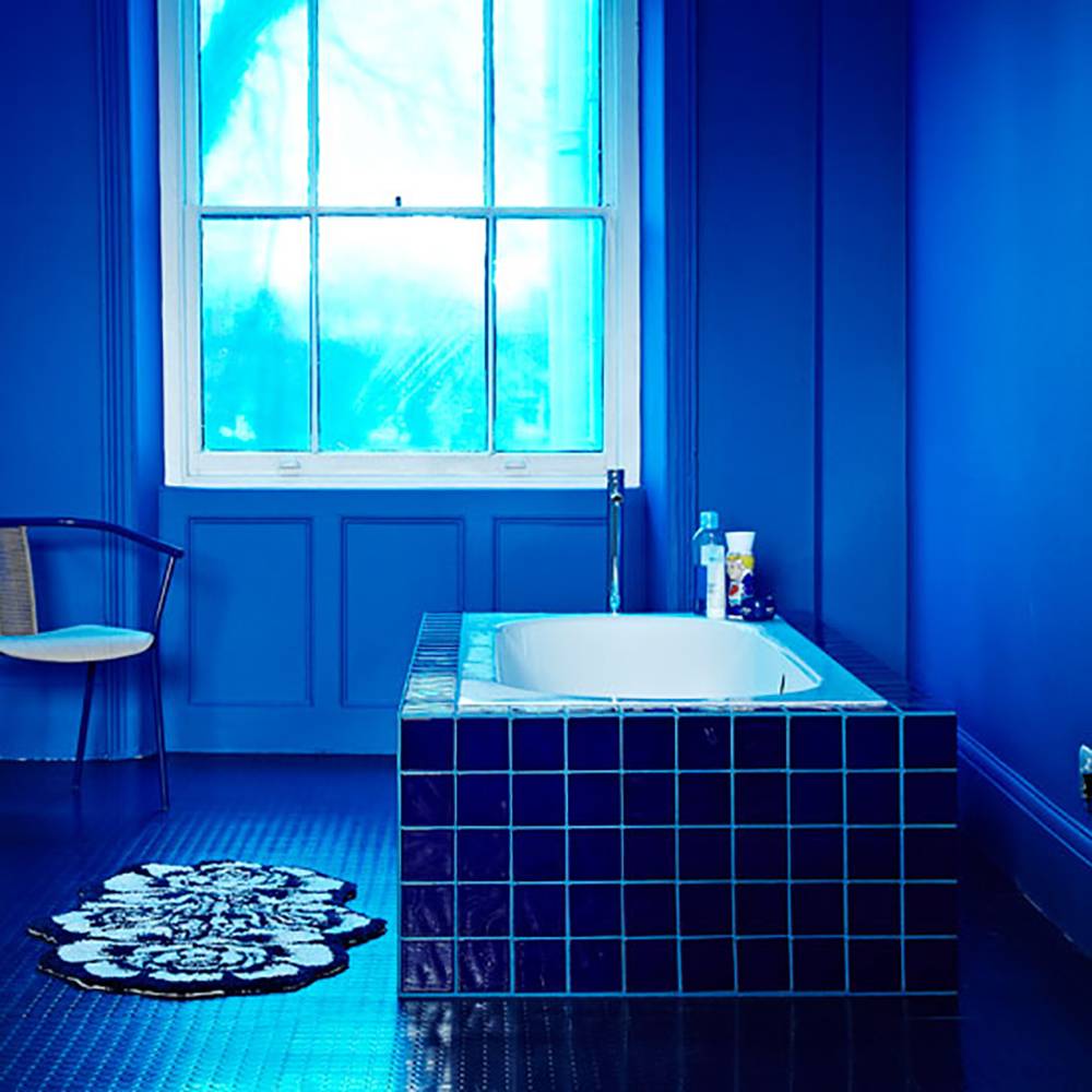 Правила оформления голубой ванной комнаты, как выбрать цветовую палитру и стиль - 18 фото