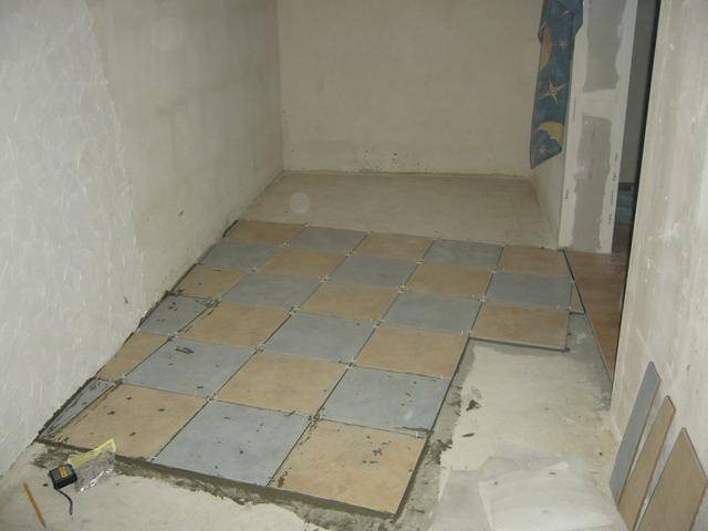 Укладка плитки на пол в коридор без разметки - неисправимая ошибка