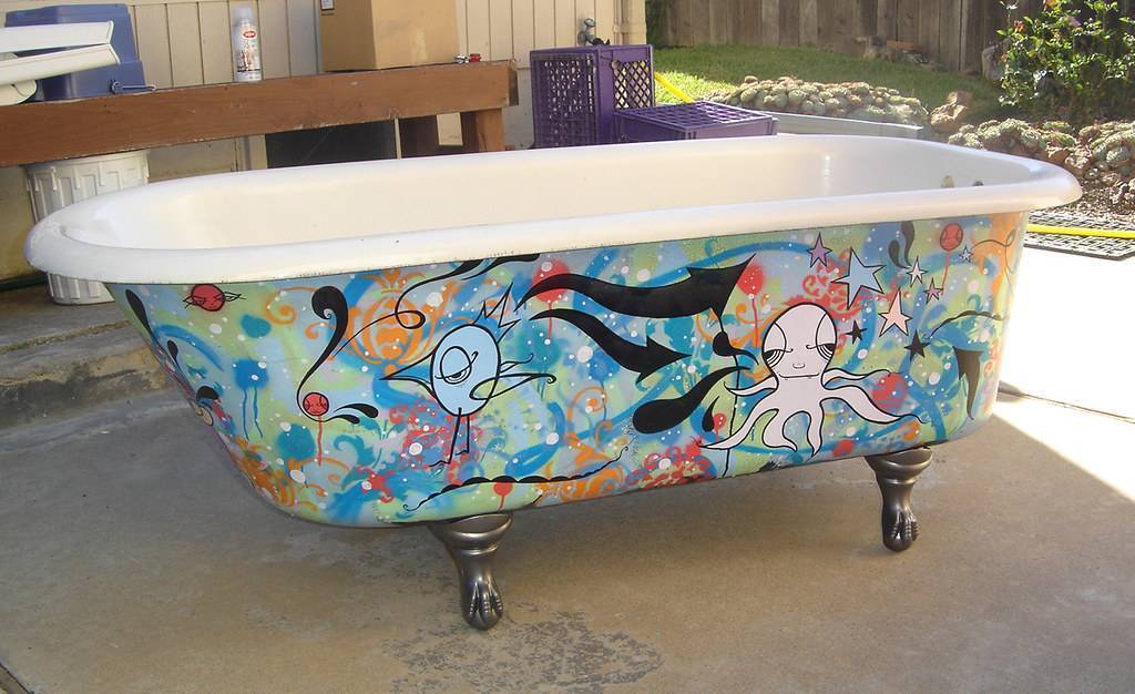 Покраска ванны в домашних условиях: чем можно покрасить внутри, эмаль или акрил, реставрация, видео