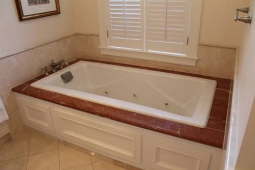 Установка ванны в ванной комнате обложенной плиткой - только ремонт своими руками в квартире: фото, видео, инструкции