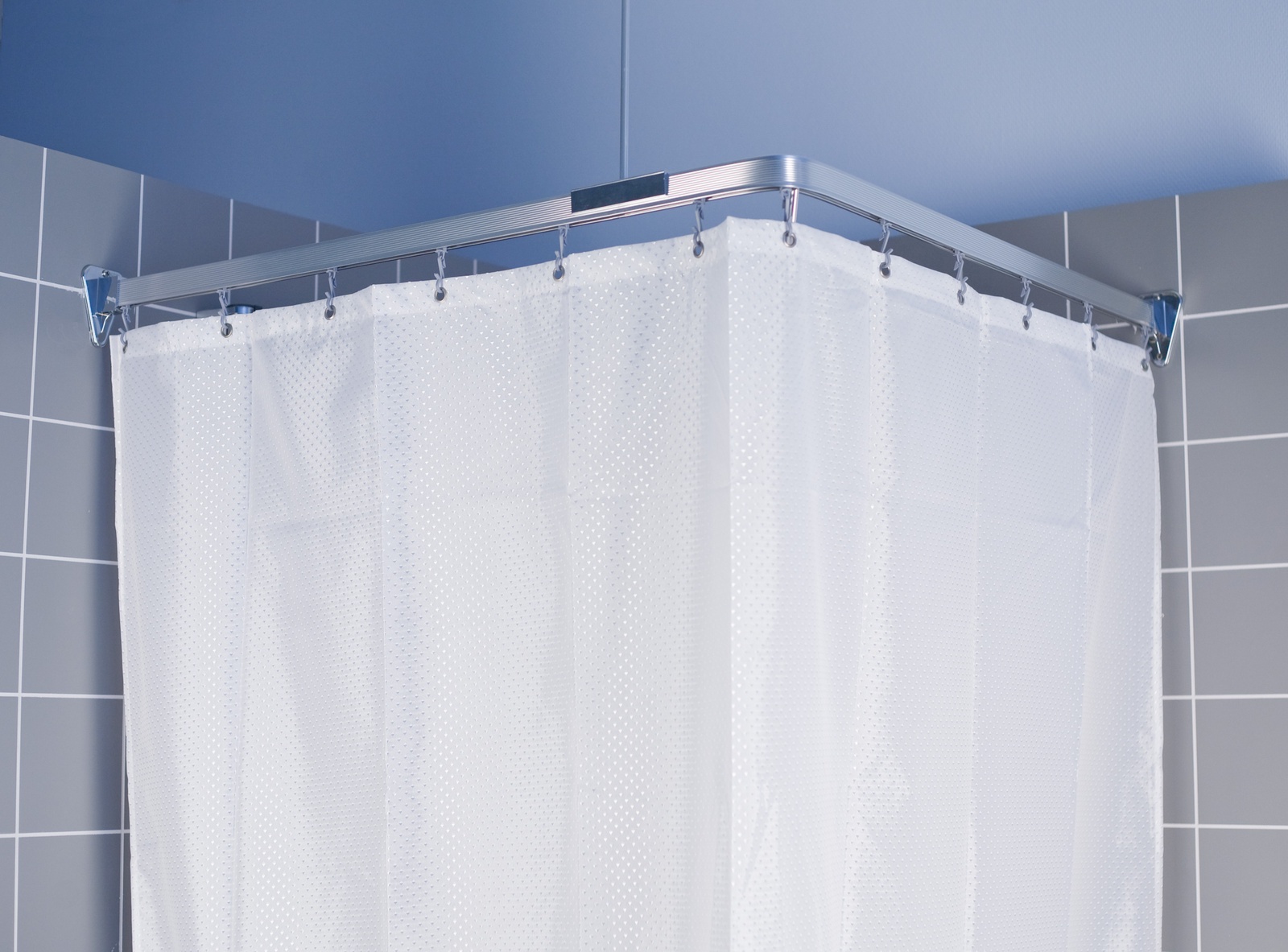 Виниловые шторы для ванной комнаты и другие виды занавесок