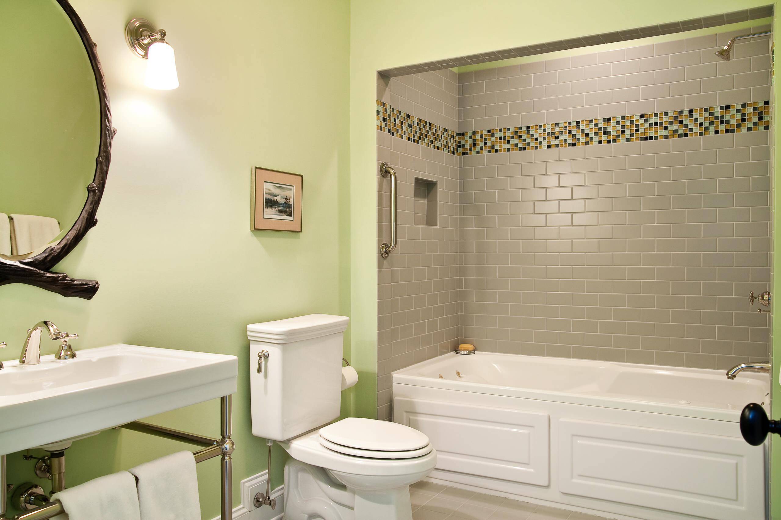 Какую плитку лучше выбрать для ванной: 6 советов и 105 фото