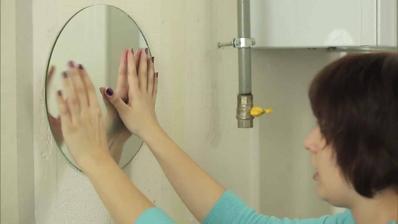 Как закрепить зеркало на стене