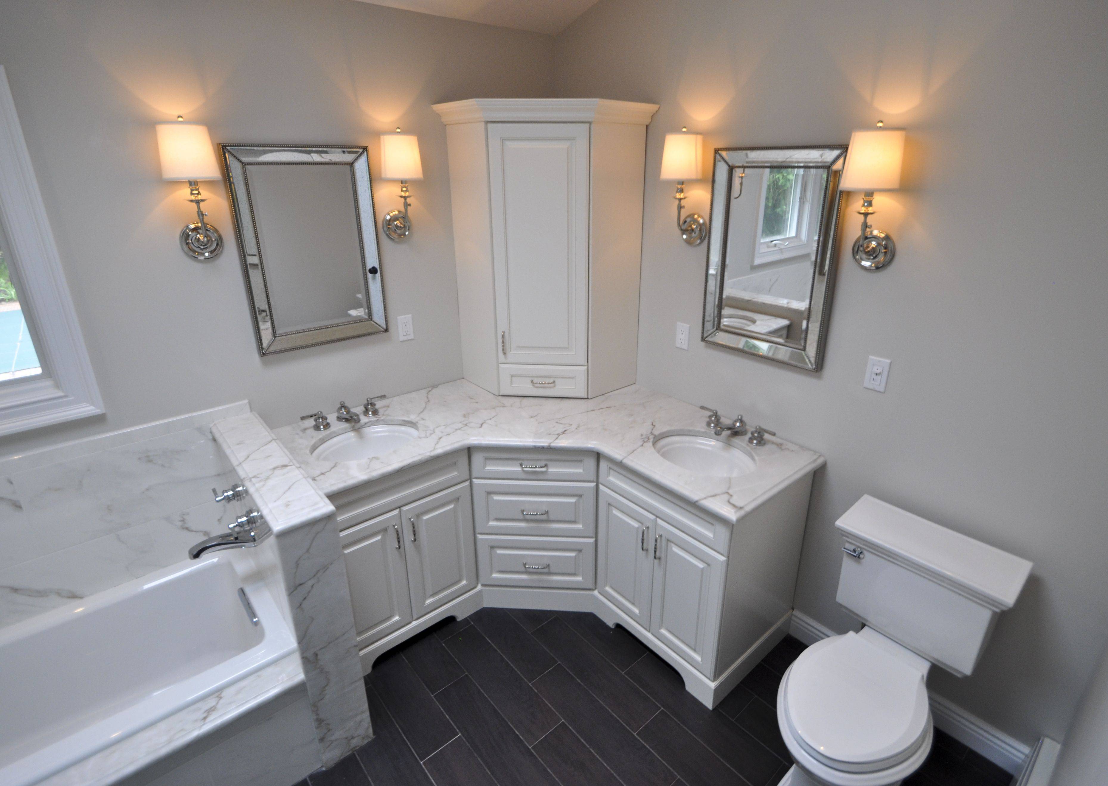 Высота зеркала над раковиной в ванной комнате: стандарты, на какой вешать