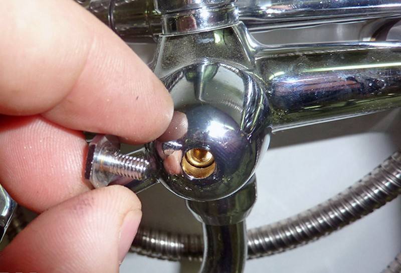 Как отремонтировать смеситель в ванной с душем: распространенные поломки + способы их устранения