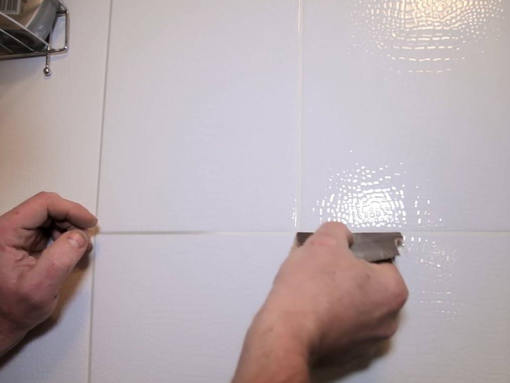 Треснула плитка на стене в ванной — что делать и как поменять | онлайн-журнал о ремонте и дизайне