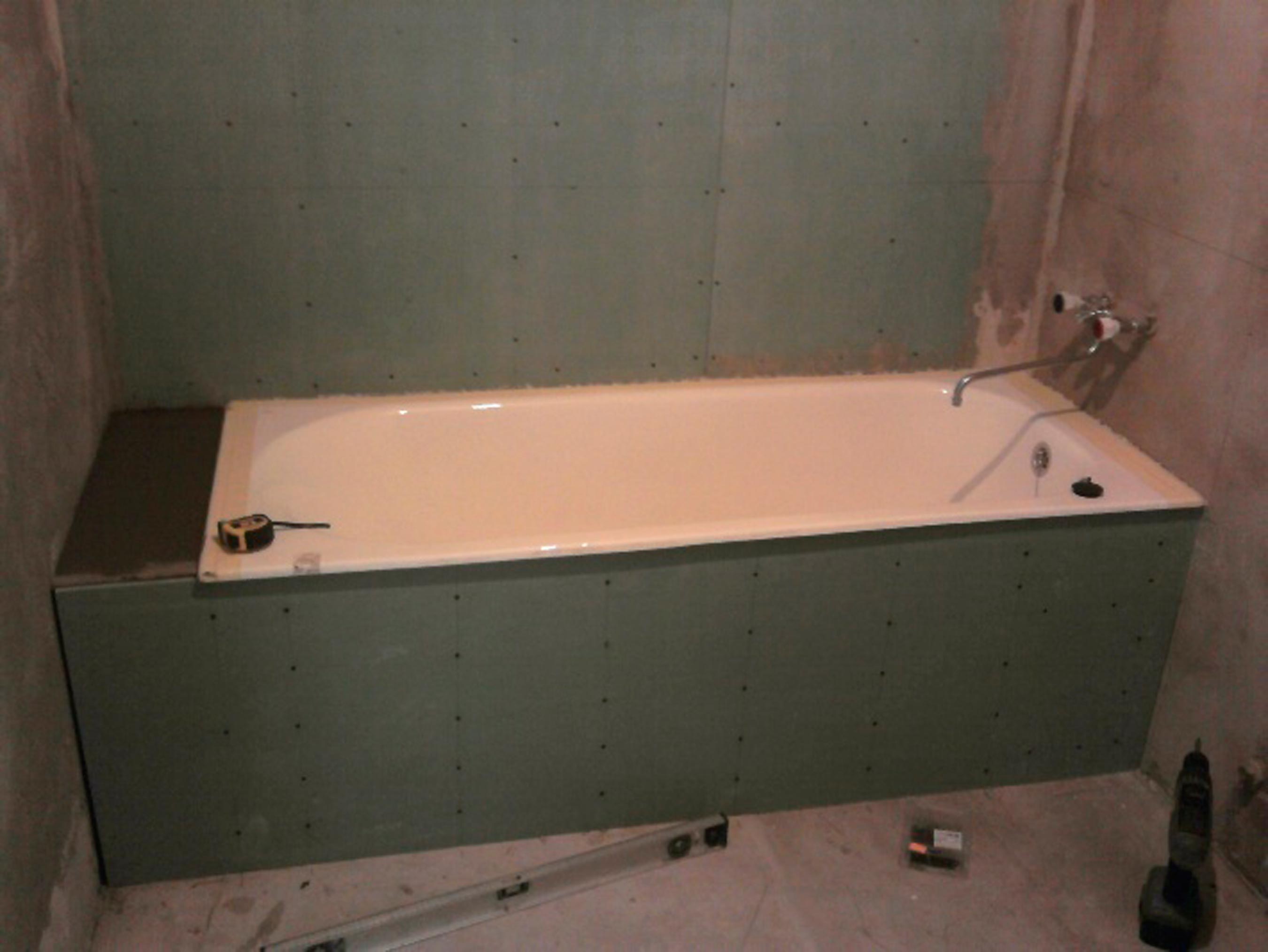 Потолок из гипсокартона в ванной: выбор дизайна и правила установки