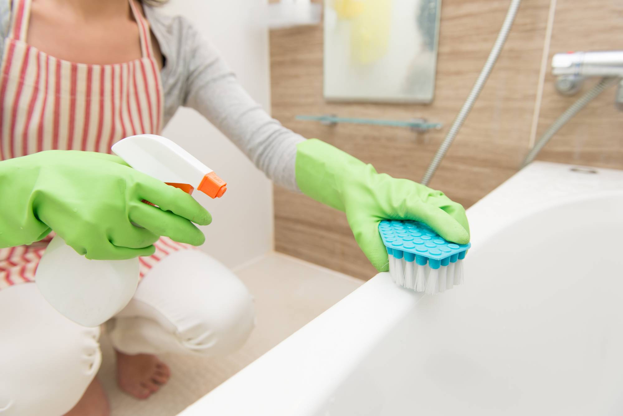 Сырость в ванной комнате, применение антисептиков и как бороться с влажностью
