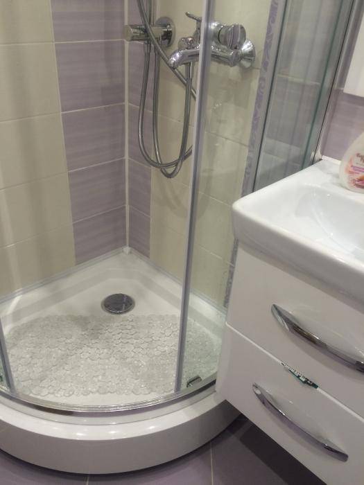 Душевая кабина в хрущевке вместо ванны: фото маленькой ванной комнате
