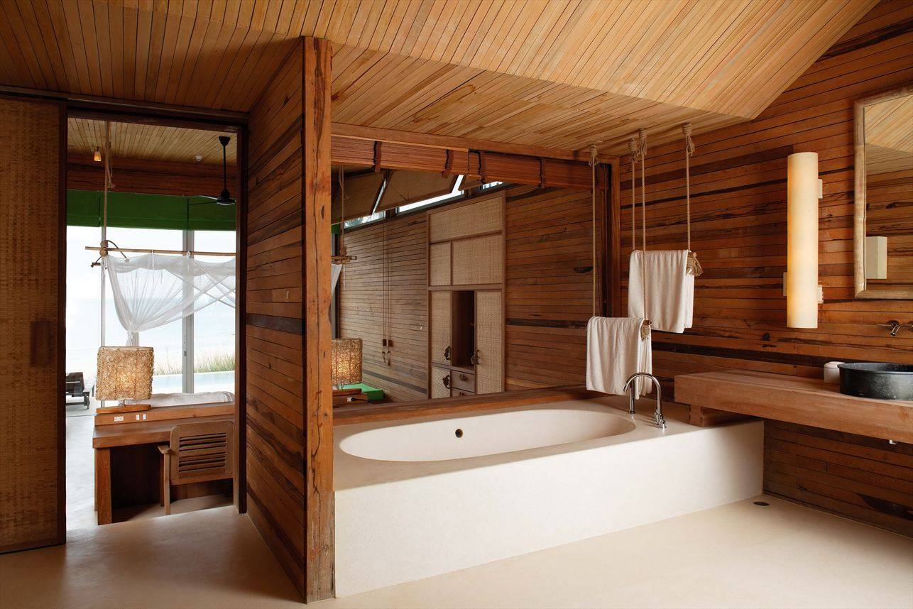 Ванная комната из дерева: все за и против