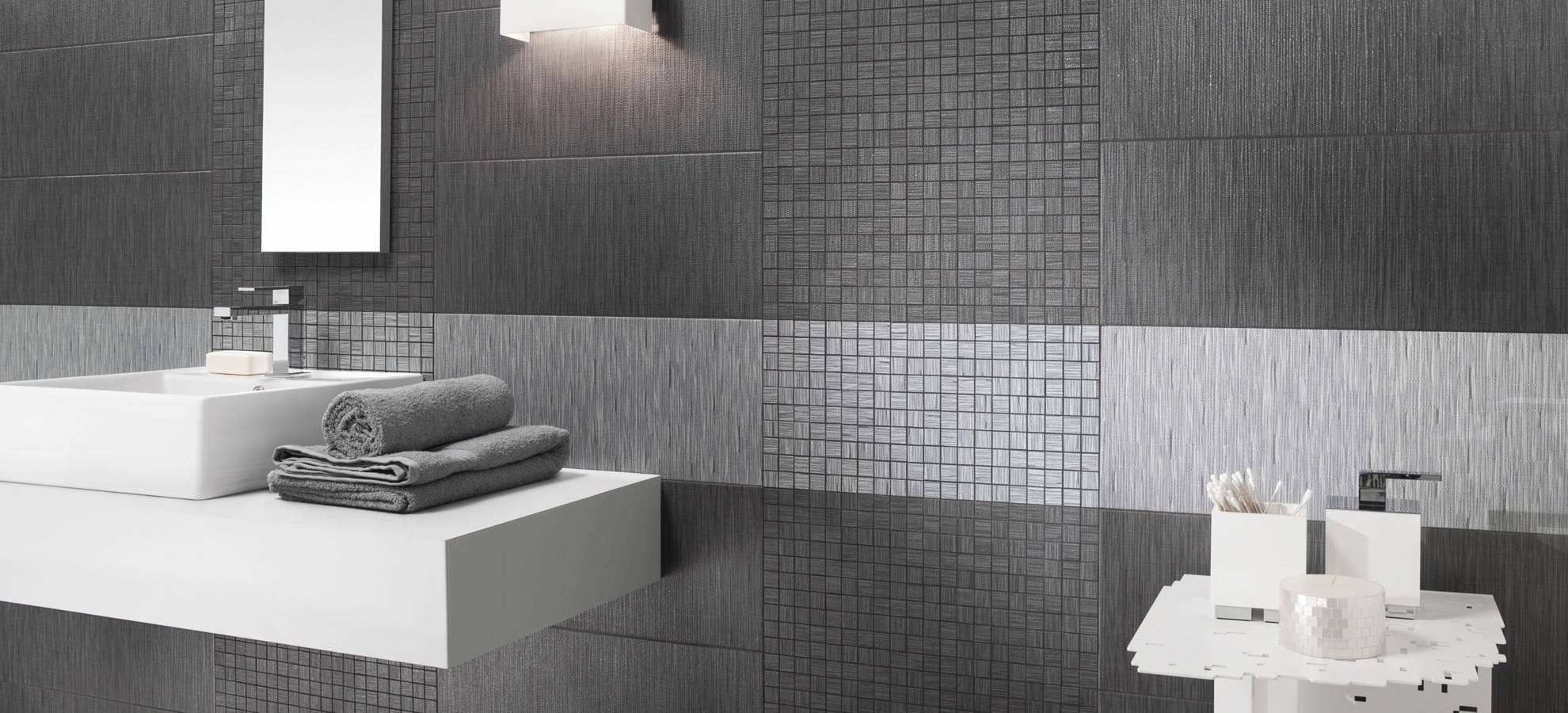 Серая ванная комната - дизайн с фото: с деревом, с яркими акцентами, бело-серая ванная, минимализм, 3,5 кв, 5 кв, темно-серая