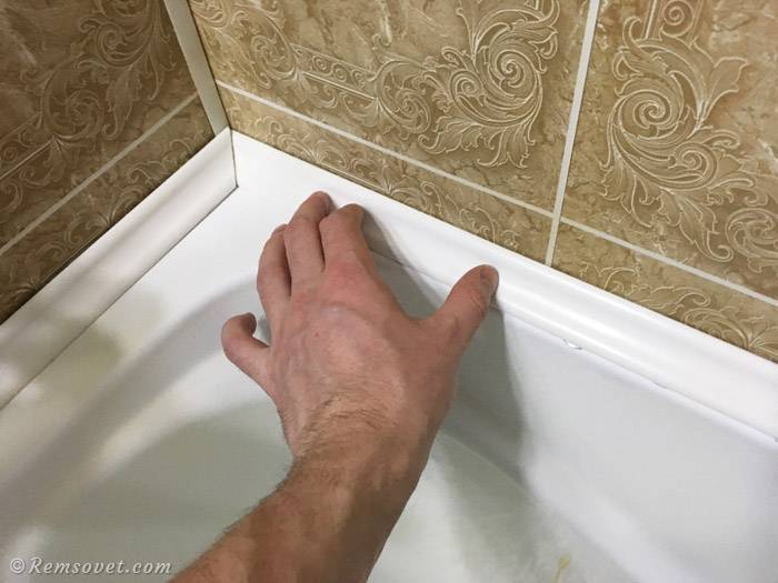 Как установить уголок на ванну против протекания