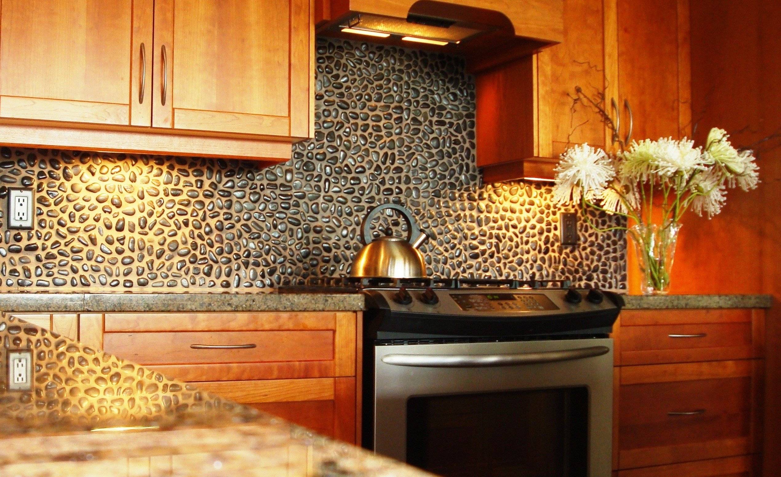 Панель на стену в кухне вместо плитки – этапы отделки и материалы