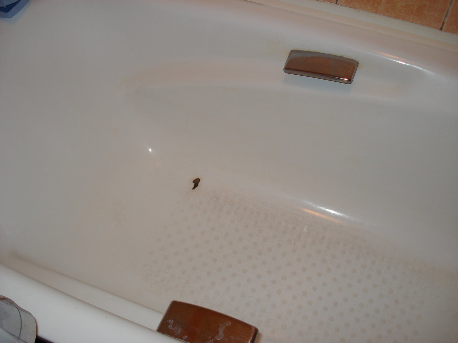 Чем заделать скол эмали в ванной в домашних условиях