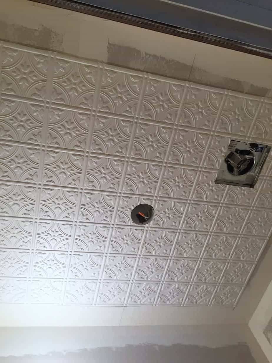 Какой вариант потолочного покрытия выбрать? потолочная плитка, кассетный или деревянный потолок