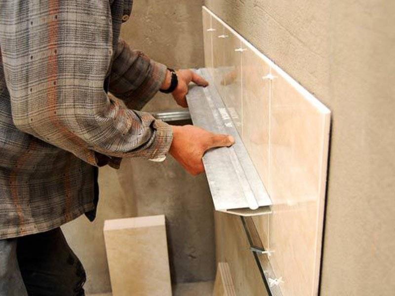 Как клеить плитку в ванной своими руками на стены и пол