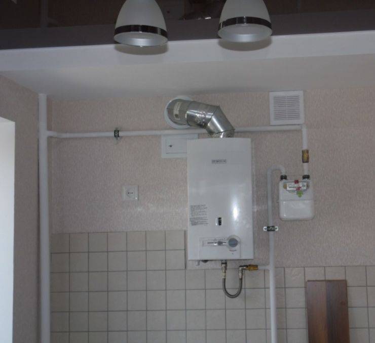 Можно ли установить газовую колонку в ванной комнате?