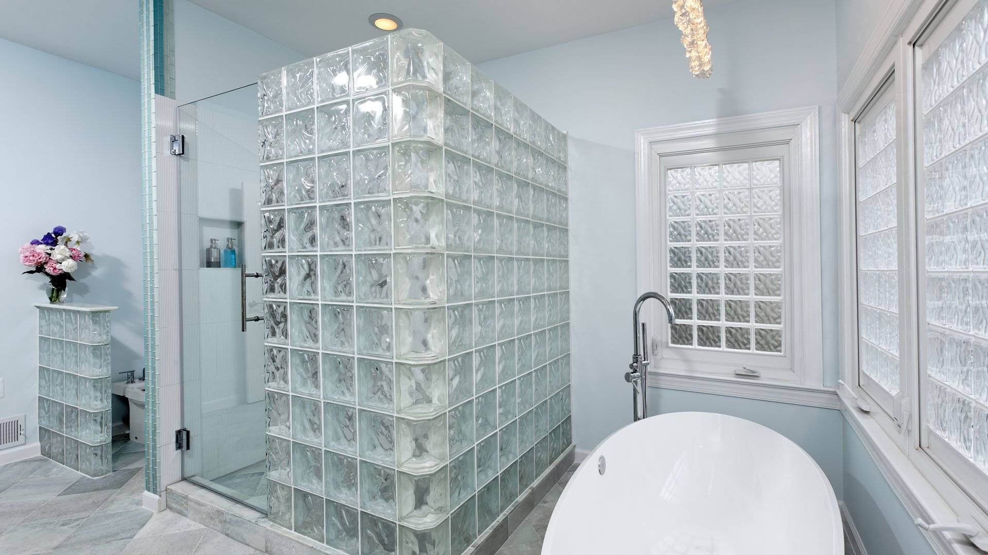 Кирпичные, пластиковые, пеноблоки и другие строительные материалы для стен в ванной
